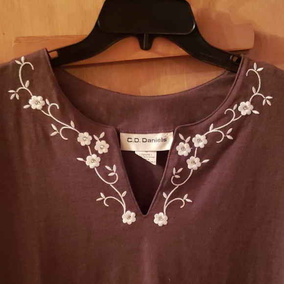 Womans short sleeve top - Picture 3 of 3